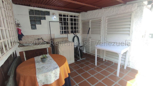 & Maria Luisa Mendoza Vende Hermosa Casa En Urbanizacion Privada De Cabudare Remodelada Con Seguridad Las 24 Horas Con Bellas Areas Comunes 2 5 7 2 9 3