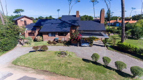 Casa En Venta De 7 Dormitorios En Playa Mansa