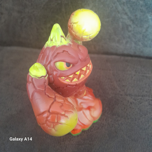 Skylanders Spyros Adventure Eruptor (Usado)