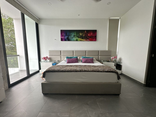 Casa En Venta Con Paneles Solares En Privada Arborea, Conkal.