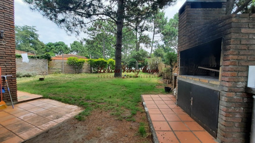 Venta De Casa En Playa Mansa, Pinares 3 Dormitorios - Ref: 18934