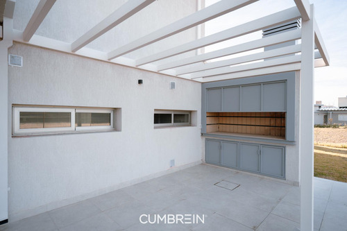 Gran Casa A Estrenar En La Castilla Club De Campo