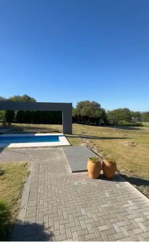 Exclusiva Casa A La Venta En Barrio Cerrado