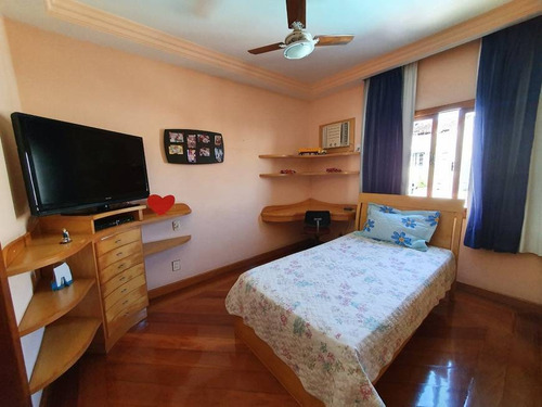 Imagem 12 de 24 de Casa De Dois Pavimentos Com Excelente Planta Em Num Dos Bairros Mais Tranquilos De Vitória - Es - So0002_imv