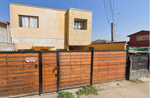 Casa En Venta De 4 Dormitorios 2 Baños En La Pintana