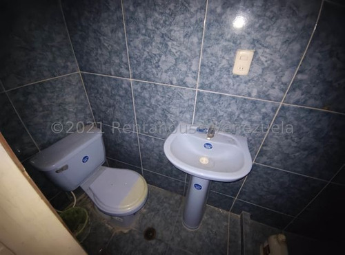 Casa En Venta En Pleno Casco Central De Turmero(1)