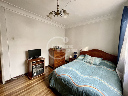 Casa En Venta De 4 Dorm. En Macul
