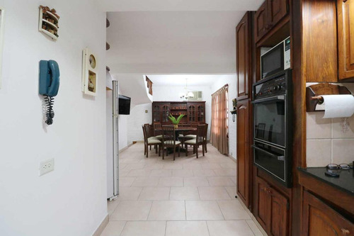 Casa 4 Ambientes - Pileta - Apto Crédito - Permuta