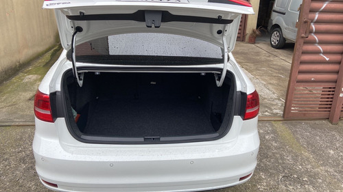 Volkswagen Jetta 2.0 Comfortline Flex Aut 4p