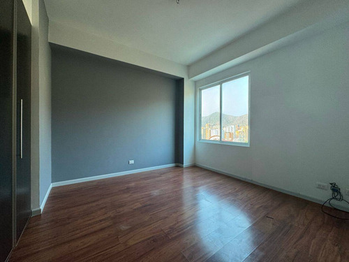 Solo Clientes Se Alquila Apartamento 243m2 Edif. The Loft Urb. Las Chimeneas