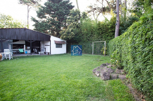 Casa En Jardines De Córdoba!- Ref: 1071