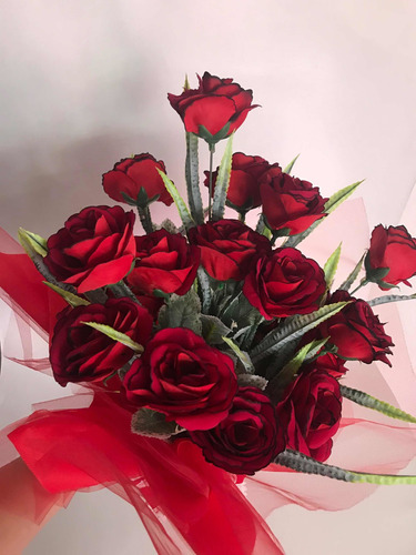 Ramo De 18 Rosas Rojas Arreglo Valentin Artificiales Premium