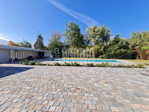Casa En Venta En Las Brisas De Chicureo