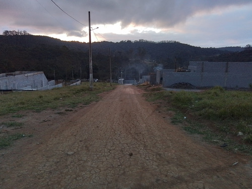 Lote Em Condomínio Fechado De ( Médio Padrão )
