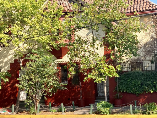 Casa Patrimonial Restaurada Con Uso Comercial