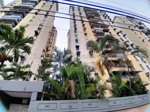 Apartamento En Venta Ideal Para Ti En Urbanización El Centro Maracay 24-17392 Mfc