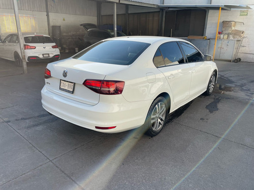 Volkswagen Jetta 2.0 Live Mt