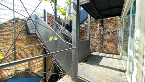 Venta Local Comercial Industrial + 2 Monoambientes