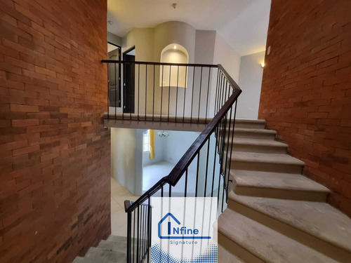 Hermosa Casa En Venta, Ubicada En Excelente Sector