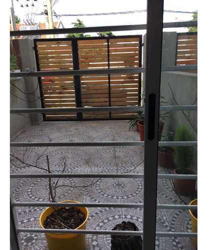 Duplex 3 Amb Al Frente Con Cochera Y Patio.