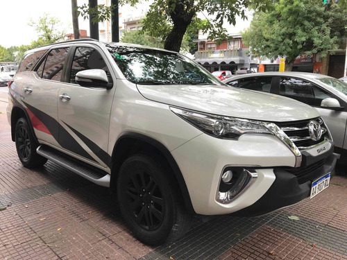 Imagen 2 de 15 de Toyota Sw4 2.8 Srx 177cv 4x4 7as At 2017