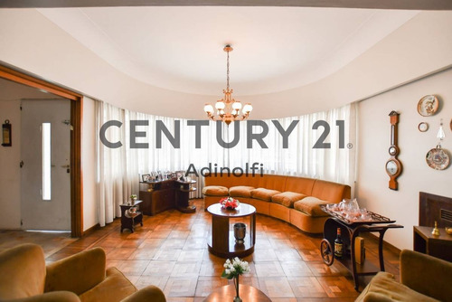Imagen 4 de 30 de Calle 55 E/ Diag. 74 Y 14 - Casa En Venta Con Pileta Y Parque -
