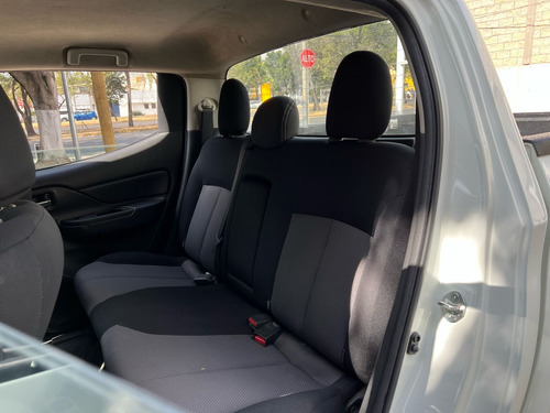 Mitsubishi L200 2.4 Cabina Doble 4x2 Mt