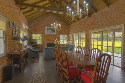 Casa En La Arbolada, Punta Del Este- Ref: 3074