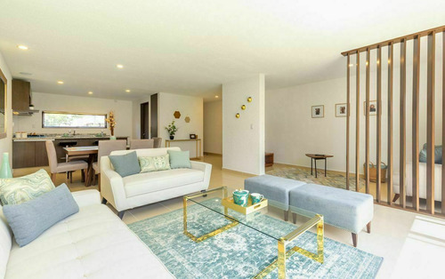En Venta Casa Entre El Refugio Y Zibata, 139 M2, Gran Jardín, 3 Recamaras