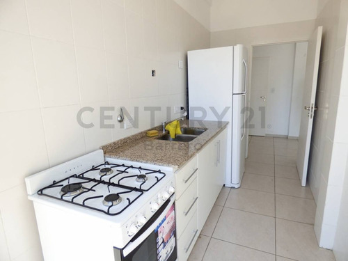 Imagen 26 de 30 de Impecable Tres Ambientes Con Dos Dormitorios En Suite Y Toilette A Estrenar