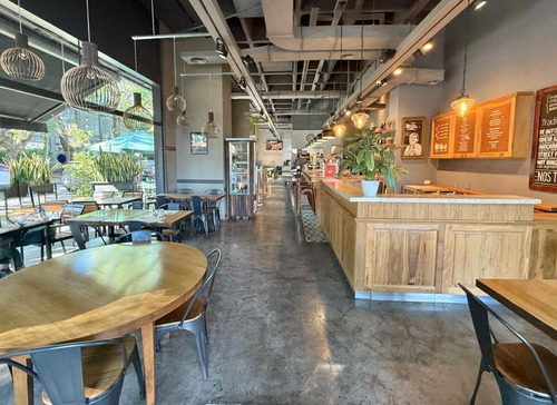 Espectacular Local Sobre Av. Libertador Con Cocheras, Apto Gastronómico, En Martinez.