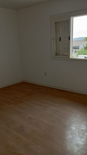 Vendo Sobrado Com 2 Dormitórios Esperando Um Terceiro