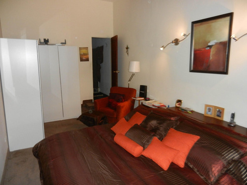 En Alquiler Hermosa Casa De Estilo Rústico En Calle Privada De Los Palos Grandes 24-12236