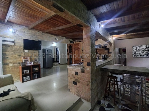 Casa En Venta En El Limon Maracay Aragua 24-15568 Irrr