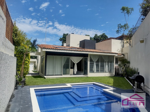 Casa En Venta En Un Solo Nivel, En Jardines De Cuernavaca.