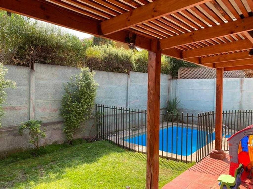 Acogedora Casa En Condominio / Peñalolen