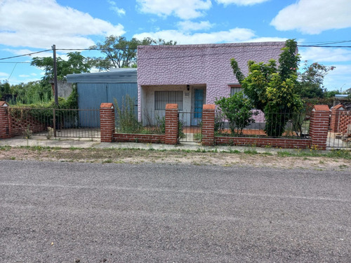 Ref 1595) ** V - Gran Oportunidad Linda Casa En Ismael Cortinas En El Departamento De Flores, Es Para La Venta