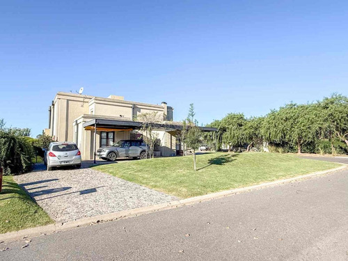 Casa En Venta En Pergamino En Barrio Cerrado