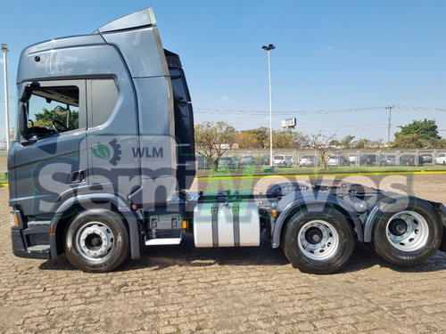 Imagem 5 de 15 de Scania Trucado R 450 6x2 2019/2020 - Teto Alto