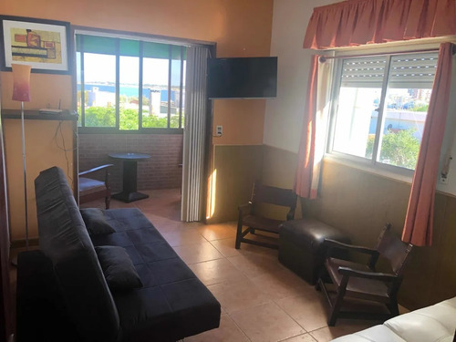 Imagen 11 de 22 de En Piriápolis, A Una Cuadra De La Playa Casa De 3 Dormitorios Y Barbacoa En El Fondo