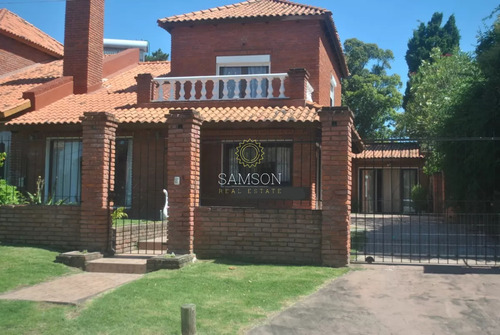 Alquiler Temporal Casa De 4 Dormitorios En Pinares, Punta Del Este