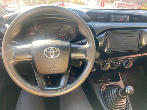 Imagen 12 de 13 de Toyota Hilux 2018 4p Doble Cabina Base L4/2.7 Man