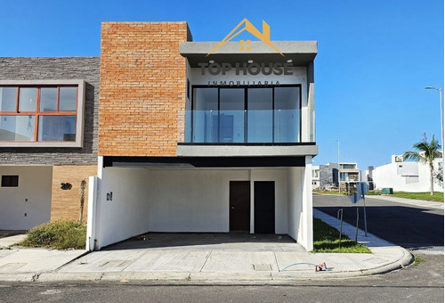 Casa En Venta En Lomas De La Rioja, Veracruz