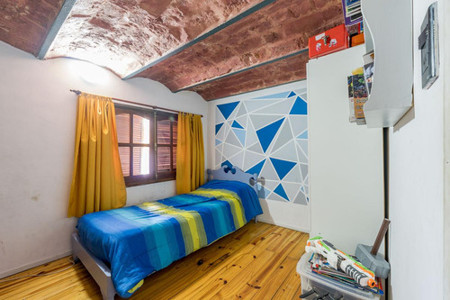 Venta/permuta - Casa Planta Alta, 4 Dormitorios - Centro, Rosario.