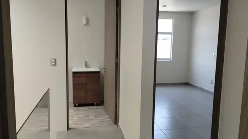 Hermoso Town House En Corregidora, Construcción 141 M2, 3 Habitaciones 2.5 Baño