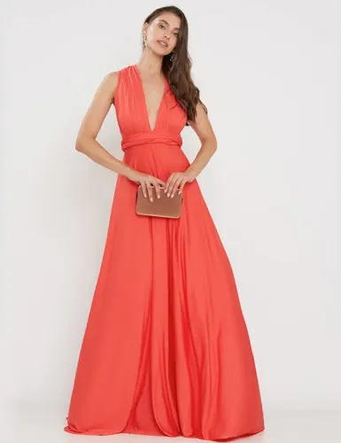 Vestido na cor coral para madrinha de casamento 2025