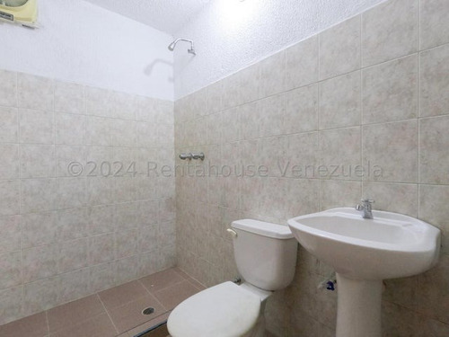 Lisbeth Delgado Vende Edificio En Centro Barquisimeto Alto Trafico Vehicular Y Comercial Zona Repuestera Cod.25-2115
