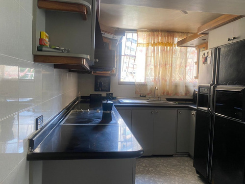 Aceptamos Credito De Bancario Centro Caracas Mls #24-28658 Darlys