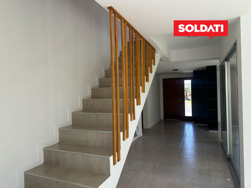 Venta 3 Cuartos Y Escritorio. Pileta, Parrilla, Piscina.