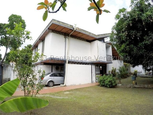 Yg Increíble Casa Con Dos Anexo, Potencial Para Remodelar Residencial O Comercial, Ubicada En Esquina Con Fácil Acceso En Venta En La Trinidad 24-1929 Ys